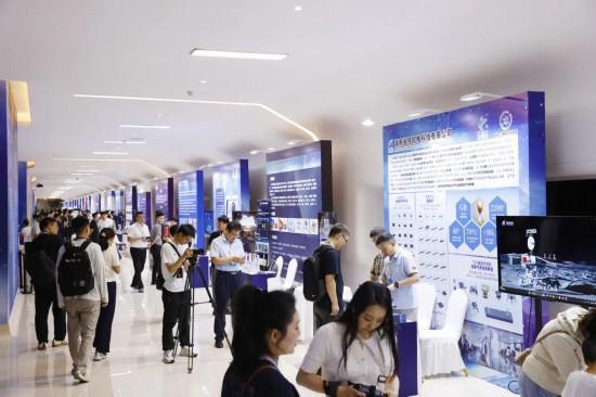 新區(qū)服務(wù)業(yè)強(qiáng)勢(shì)開局，信息技術(shù)服務(wù)業(yè)增速22.8%領(lǐng)跑